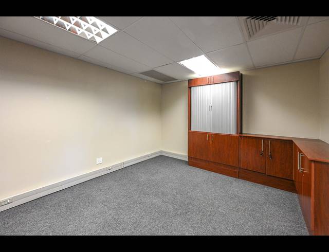 168M² OFFICE RENTED IN THE CREST